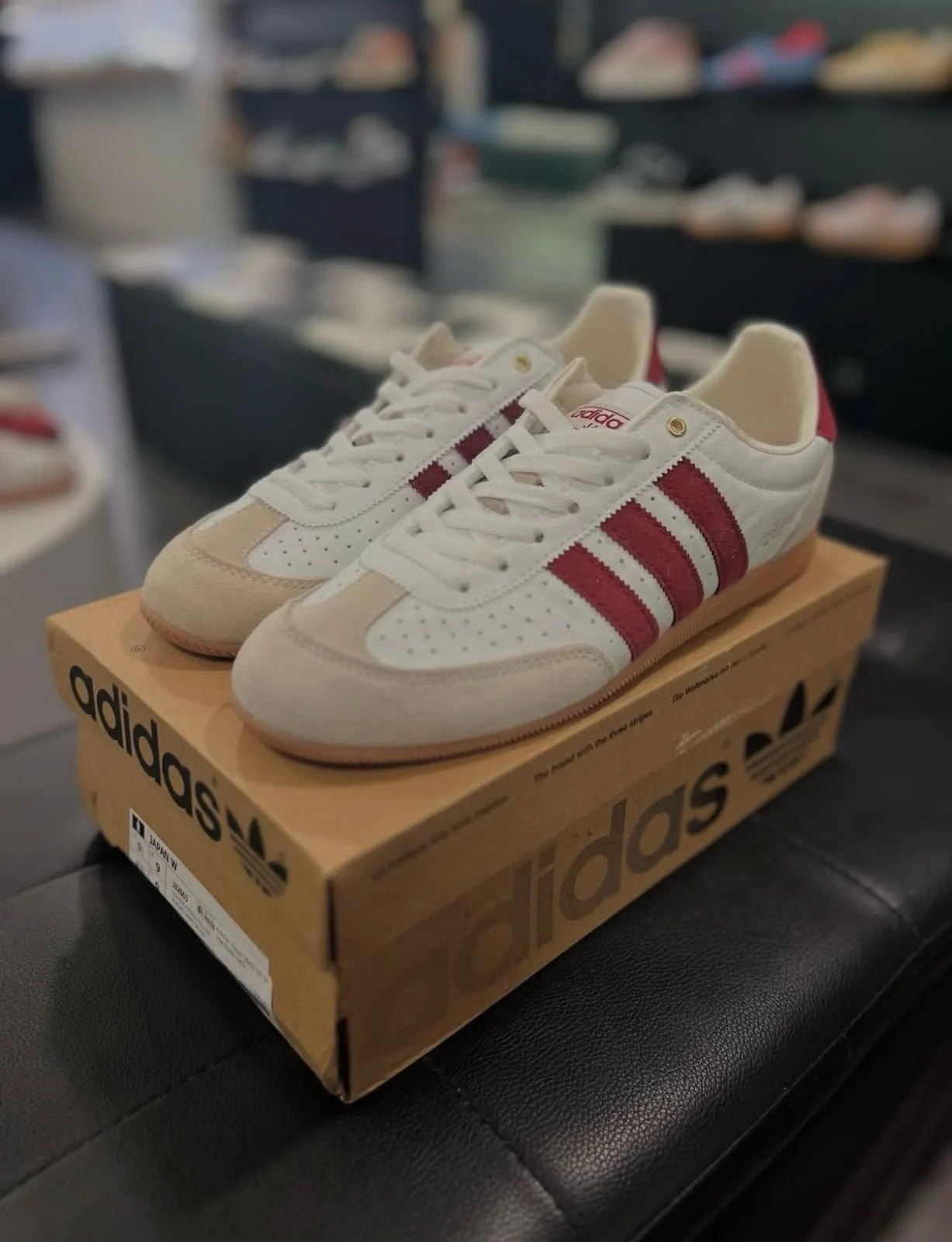Add_idas Japan Og Off white shadow red