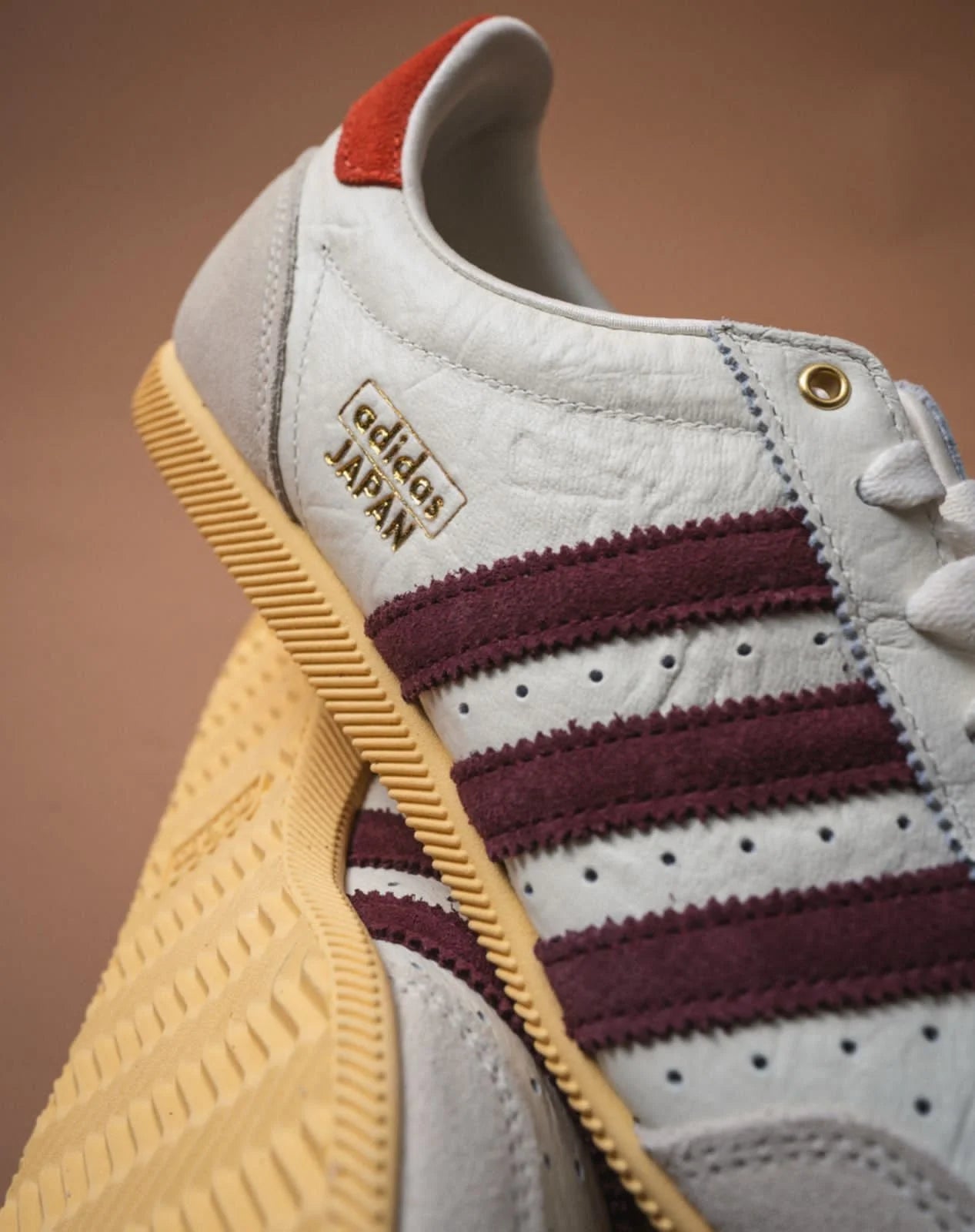 Add_idas Japan Og Off white shadow red