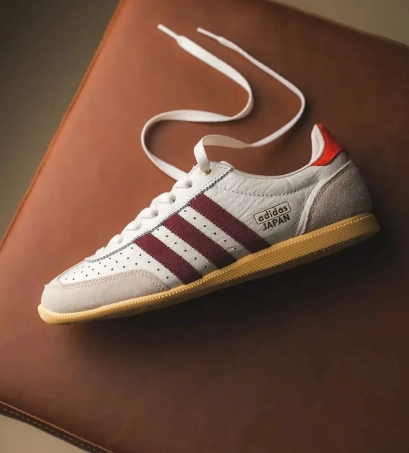 Add_idas Japan Og Off white shadow red