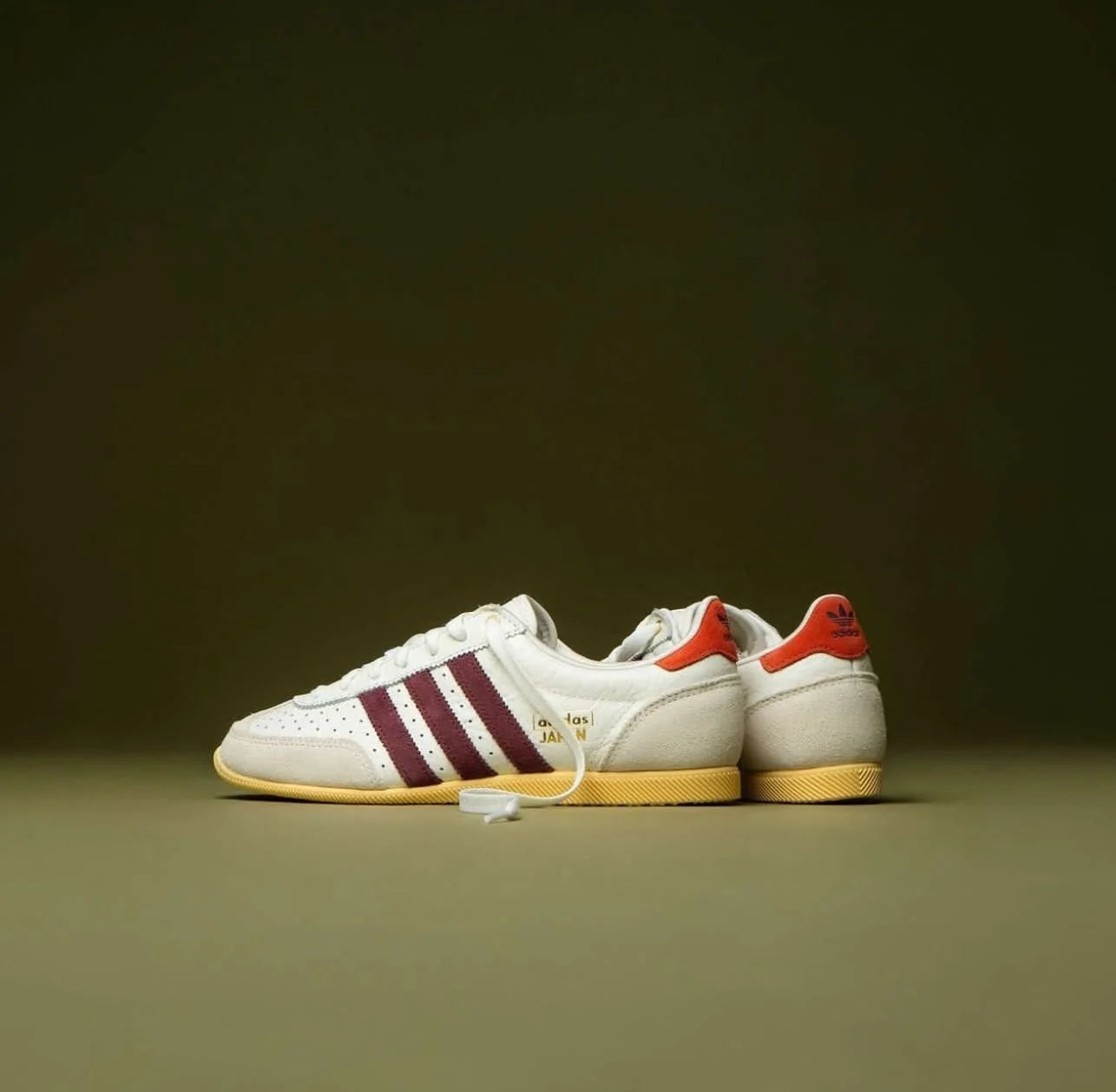 Add_idas Japan Og Off white shadow red