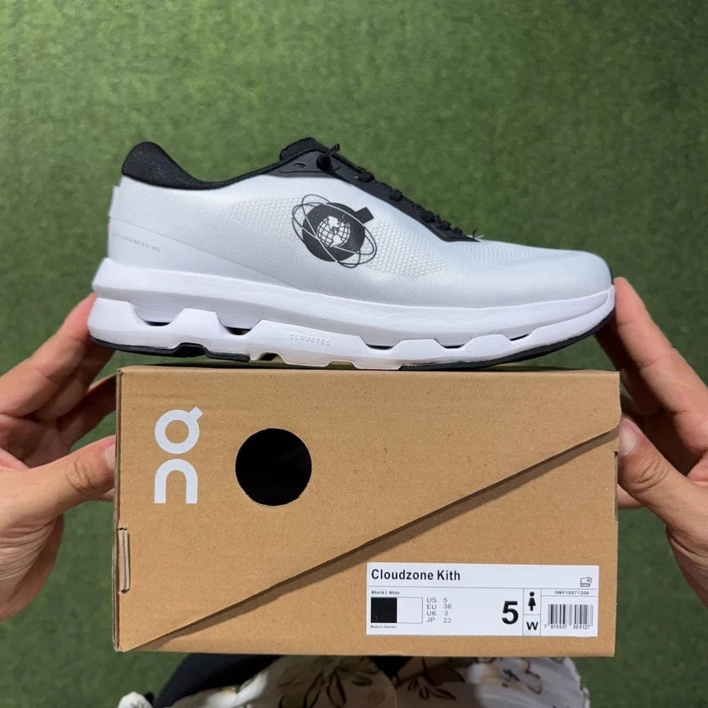 KI_TH X ON CLOU_DZONE WHITE BLACK