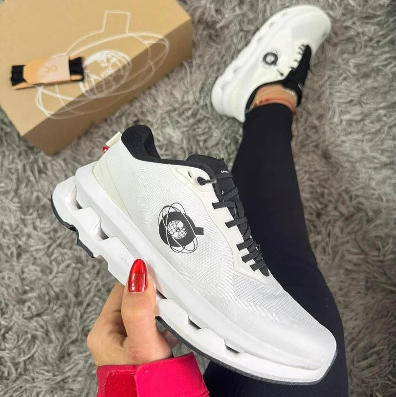KI_TH X ON CLOU_DZONE WHITE BLACK