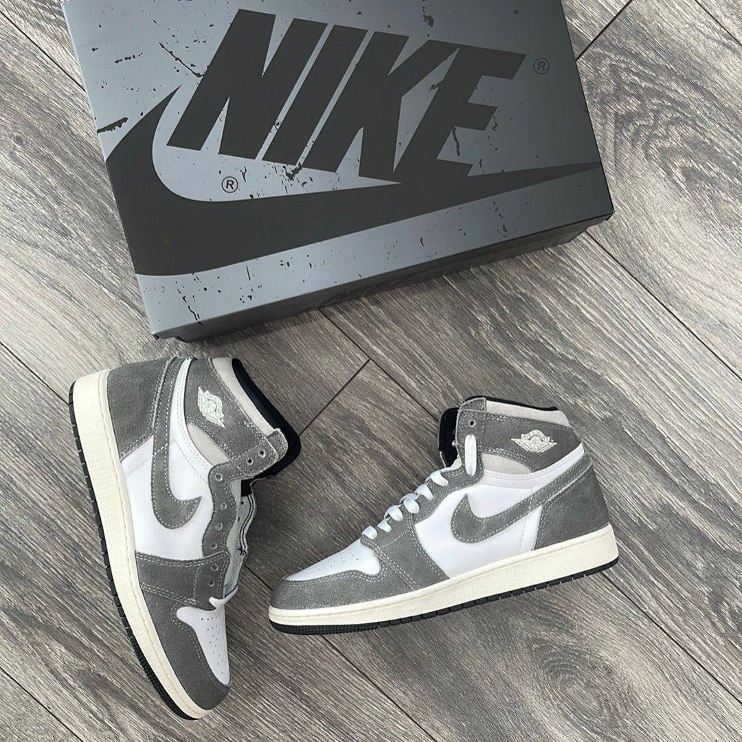 NIK__EE AIR JORDAN 1 HIGH WASHED BLACK SEMI UA