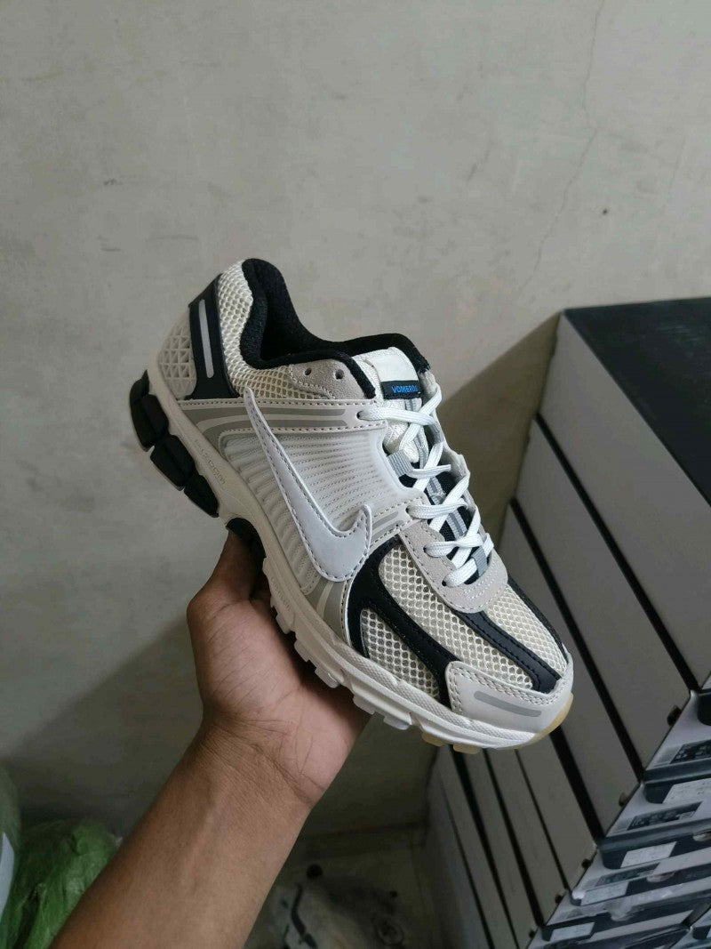 Nik__ee Air Zoom Vomero 5 Supersonic